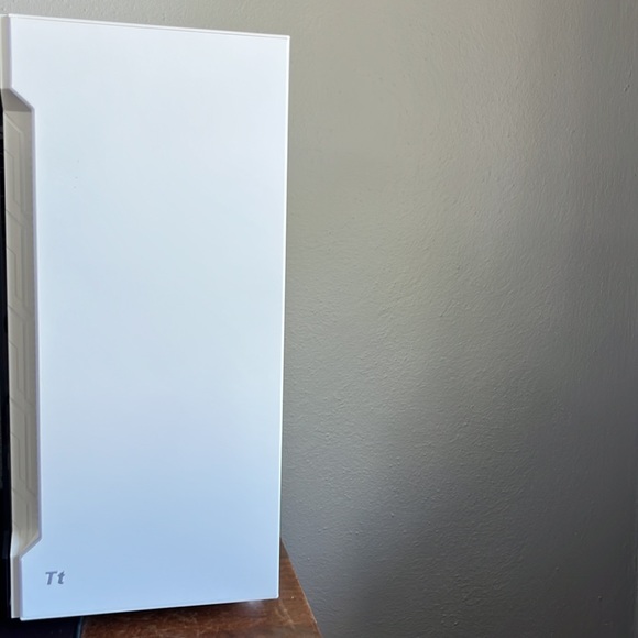 This is a skytech archangel gaming pc. - Picture 2 of 5